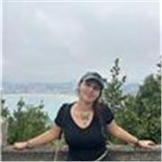 Tengo 18 años, quiero ser profesora, se me dan bien los niños, soy responsable, paciente, carismática.