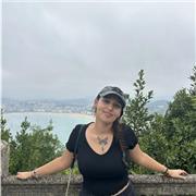 Tengo 18 años, quiero ser profesora, se me dan bien los niños, soy responsable, paciente, carismática.