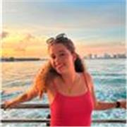 Monitora de idiomas y deportes con experiencia en colegios y campamentos de verano. He trabajado con niños de todas las edades.