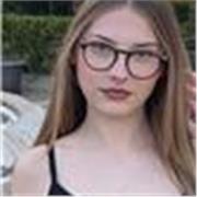 Profesora responsable y comprometida, titulada en Lengua Castellana y Literatura. Ofrezco clases a estudiantes de primaria.