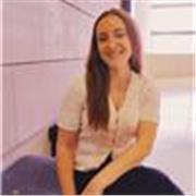 Profesora con título universitario en Estudios Ingleses y C2 de inglés