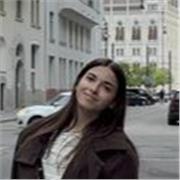 Trabajadora, divertida y perfeccionista, a alumnos de primaria 