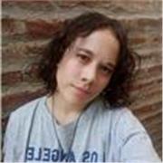 Profesora que imparte saberes de la asignatura filosofía desde adolescentes, adultos o adaptación para niños