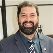 Contador. Professor de cursos de graduação e pós-graduação. Possui pós-graduações lato sensu em: Metodologia da Educação Superior; Eco Auditoria; Contabilidade e Controladoria; Gestão Pública. Mestre em Ciências Contábeis UFRJ (2012), cursa doutorado em A