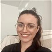 Soy francesa nativa y durante un servicio cívico me dediqué a enseñar el idioma a niños de 2 a 5 anos durante un año escolar. 