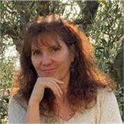 Mi piace lavorare con le persone e sono molto felice quando gli altri vanno avanti nella vita, possono esprimersi, comunicare e soprattutto apprezzare una lingua, avere il coraggio di parlare una lingua straniera e scambiare con persone di altre culture e