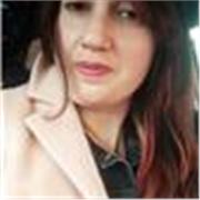 Ragazza impartisce lezioni anche on line per ragazzi d elementari e medie