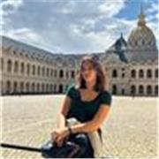 Me llamo Elsa, tengo 17 años y soy francesa. Actualmente estudio en Madrid y cuento con un nivel B2 certificado en francés.