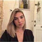 Imparto clases de catalán a niños hasta10 años a nivel escolar, también doy clases de adaptación al idioma a personas extranjeras