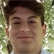 Laureando in mediazione linguistica, che studia spagnolo, inglese e francese, offre lezioni d'italiano per stranieri