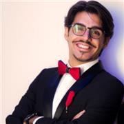 Vorrei essere il tuo compagno di banco, quello che ti aiuta nel capire la lezione. Sono Cristiano e insieme possiamo divertirci.