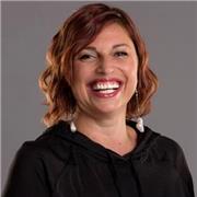 laureata in Pegagogia e filosofia. Tutor DSA, insegnate specializzata sul sostegno