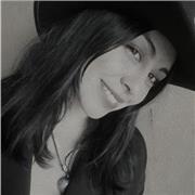 Profesora de apoyo en inglés, dedicada a potenciar habilidades académicas y brindar acompañamiento emocional