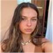 Profesora de inglés con afán de enseñar didácticamente