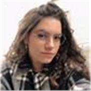 Soy graduada en filología hispánica y tengo un alto nivel de inglés