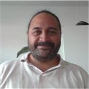 Locuteur natif anglais, titulaire d'un master en commerce au Gard 