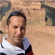 Professeur multidisciplinaire en mesure de vous aider 
A