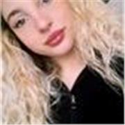 Laureanda in mediazione linguistica impartisce lezioni di inglese a ragazzi del liceo