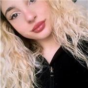 Laureanda in mediazione linguistica impartisce lezioni di inglese a ragazzi del liceo