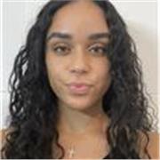 Estudiante de enfermería con facilidad en explicar conceptos.