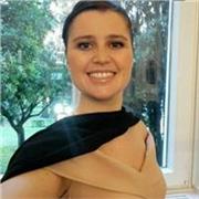 Laureata in Canto Lirico, offre lezioni di propedeutica musicale, canto/canto lirico, teoria e solfeggio per tutte le età e i livelli