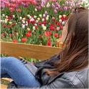 Laureata in lettere impartisce lezioni materie umanistiche: latino, italiano, storia, geografia e filosofia