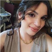 Studentessa universitaria impartisce lezioni di matematica e non solo