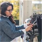 Impara a creare con ago, filo e creatività. moda, cucito e upcycling