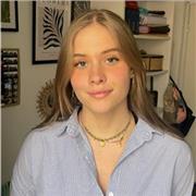 je suis étudiante en droit, j’ai donc j’ai bases solides en ce qui concerne le français mais aussi tout du niveau primaire/collège