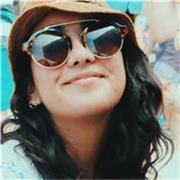 Persona titulada de diseño gráfico con conocimientos varios desde en matemáticas hasta artes