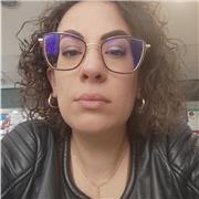 Laureanda in psicologia dello sviluppo impartisce lezioni di inglese online a studenti di scuola primaria di secondo grado e scuola secondaria