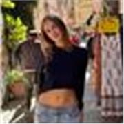 Studentessa diplomata in economia finanza e marketing