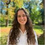 English Tutor (C1 Level, University Graduate) with Teaching and Communication Experience Offering Online Lessons for All Ages
