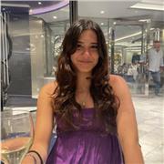 Profesora de inglés apta para todas las edades de educación primaria y secundaria.