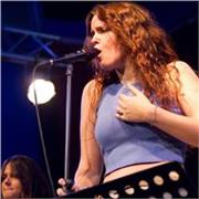 Laureata in Canto Pop Rock presso il CPM Music Institute offre lezione di canto moderno e di teoria e armonia per ogni età