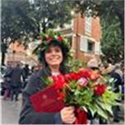 Studentessa magistrale di ingegneria biomedica impartisce lezioni di fisica e matematica per studenti di medie e scuole superiori