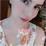 Profesora de español imparte clases a todas las edades