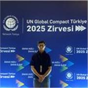 Prof d’Anglais en ligne, diplômé en Droit Privé et je poursuit mes études de Master en Sciences Po et Relations Internationales.