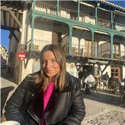 Estoy graduada en Magisterio infantil y primaria doy clases a niños de primaria adaptándome a sus necesidades