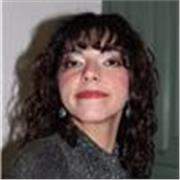 Maestra de biología e historia con amplio conocimiento en enseñanza y cuidado de niños