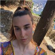 Lauren da in Scienze della comunicazione offre aiuto nello studio e nella scrittura di temi, per ragazzi delle medie e del liceo