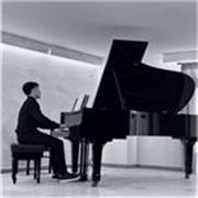 Profesor titulado en grado profesional con experiencia con alumnos de todas las edades y niveles. Clases online y presencial.