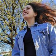 Studentessa universitaria al terzo anno di fisioterapia, diplomat presso il liceo linguistico con il massimo dei voti. Disponibile per lezioni di lingue (inglese, francese e tedesco), italiano, scienze e concetti semplici di matematica