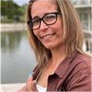 Máster en Educación, Licenciada en Física. Profesora para física y matemáticas