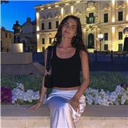 Profesora con nivel C1, disponible sobretodo para alumnos de entre 10-16 años.