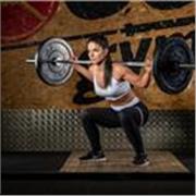 Starte dein Fitnesstraining mit Vertrauen. Forme deinen Körper, nimm gesund ab und trainiere sicher mit Fokus auf Prävention