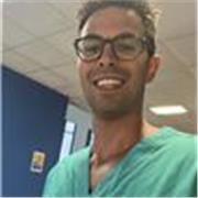 Laureato In medicina e chirurgia offre lezioni di medicina
