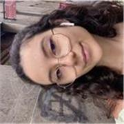 Ragazza che da ripetizioni/aiuto per matematica, italiano, inglese, storia, scienze (chimica, biologia, scienze della terra)
