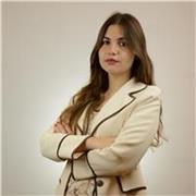 Profesora de refuerzo de materias de derecho, especializada en derecho internacional público, europeo penal e internacional penal