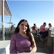 Profesora de inglés, estudiante de medicina, con pronunciación nativa y C1. Apta para dar a todos los niveles menos C2.